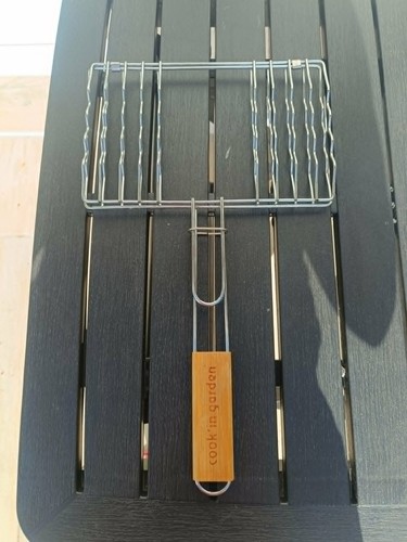Grille barbecue pour saucisses