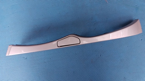 Moustache-moulure-enjoliveur