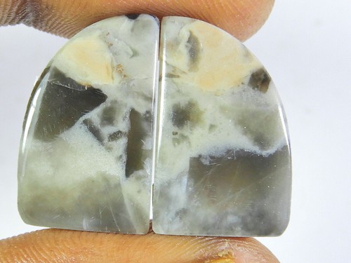 Paire assortie cabochon