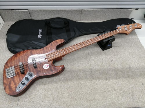 Guitare basse électrique