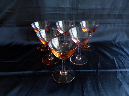 Verres sur pied couleurs - sur,