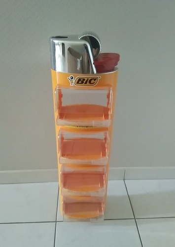 Présentoir plv briquets - présentoir, bic