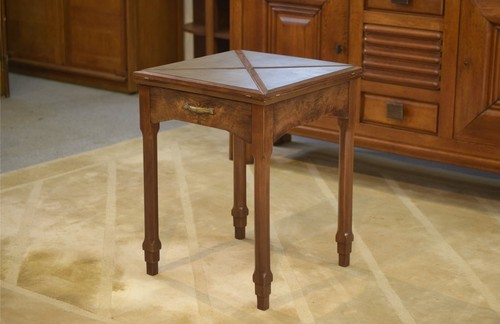 Table jeux art - déco, en
