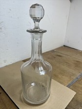 Ancienne carafe avec bouchon