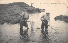 Old postcard 44 SUR LES COTES DE L'OCEAN / LES PLEASURES DE LA FISHING AU NET