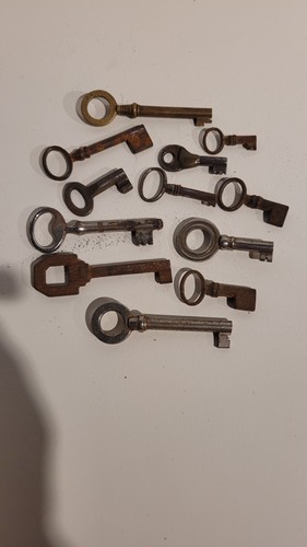 Lot anciennes clés clefs - lot, clés,