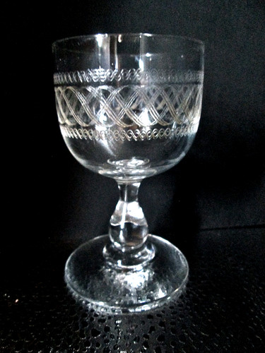 Verre liqueur forme ballon - à,