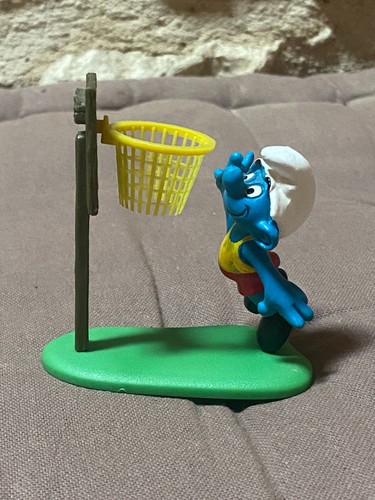 Figurine schtroumpf basketteur