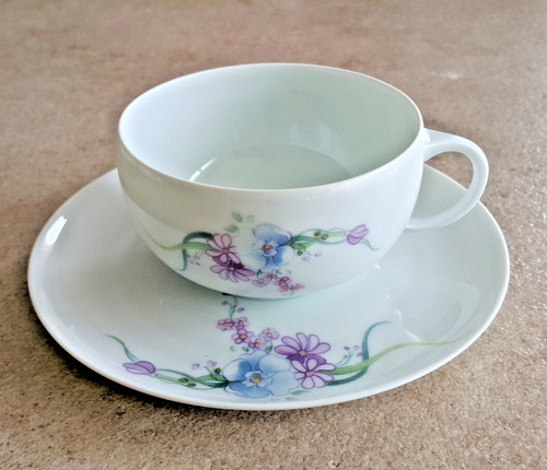 Une tasse sous - tasse, +