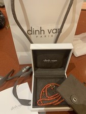 Collier de perles de corail rondes fermoir menottes Dinh Van