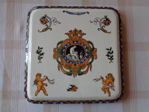 Dessous plat faïence de - de, en