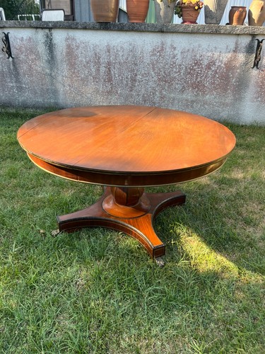 Table ronde ancienne - de, style