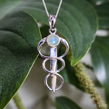 Collier pendentif serpent