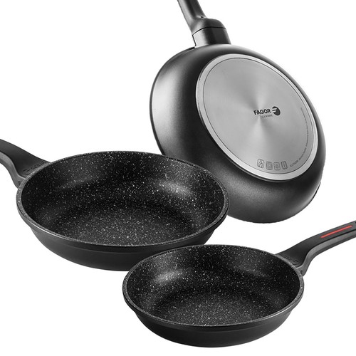 Set poêles à - de, 3