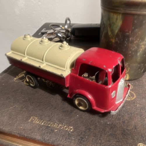 Fait main camion - fait, camion-citerne
