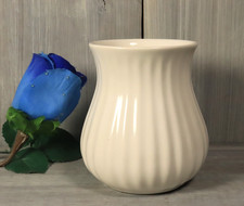 Rare Vase Ancien en Blanc de