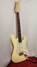 FENDER JUNIOR OLLECTION STRATOCASTER Electric Guitar