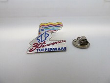 Pin's Pins Pin Badge 30th BIRTHDAY TUPPERWARE / SALE PLASTIC BOXES 