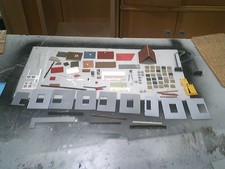 lot de matériel ech HO comp de toits,profils socle MKD avec trottoirs, pied de s