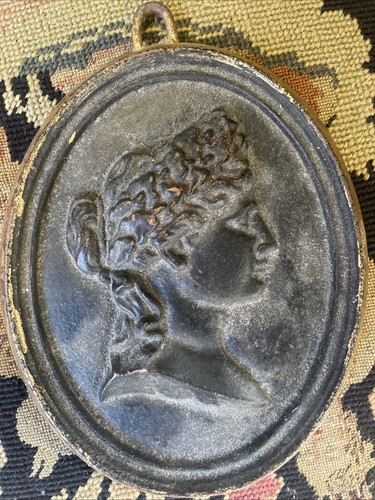 Ancien médaillon fonte buste - médaillon,