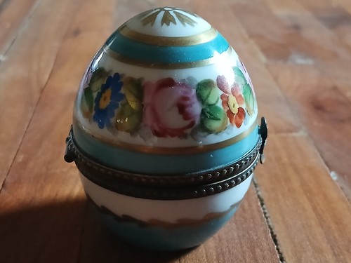 Ancien oeuf porcelaine - oeuf, en