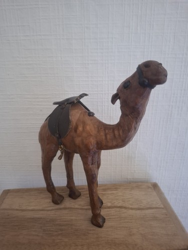 Figurine chameau marron