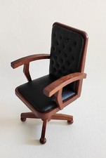un fauteuil de bureau en noyer