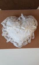 Coussin coeur porte alliance