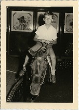 OLD PHOTO - VINTAGE SNAPSHOT - HORSE RIDE FAIRGROUND TOURNI