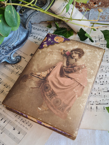 Ancienne boite carton - carton, couture
