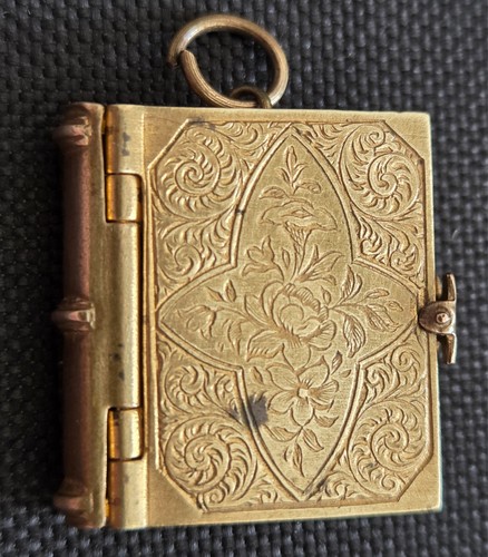 Rare pendentif livre miniature - rare,