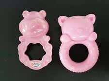 1 Hochet Plastique Rose Baby Born Cœur Ours + 1 hochet sans marque (pour poupee)