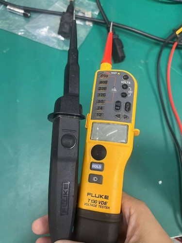 Fluke t130 two pole voltage - t130,