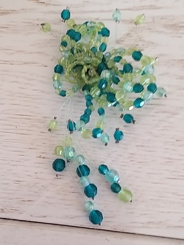 Broche perles vertes retro - en,