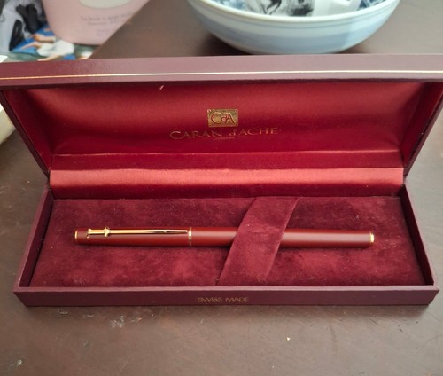 Stylo feutre rouge foncé - , /