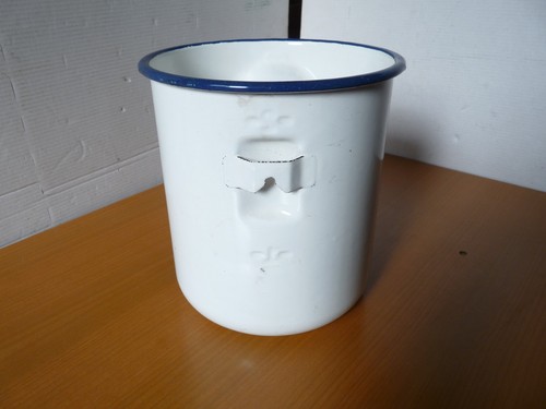Ancien matériel médical pot - matériel,