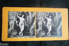STB038 Femme pose académique studio décor nu suggéré photo STEREO amateur