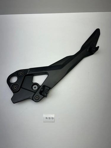 Platine repose pieds gauche - platine,