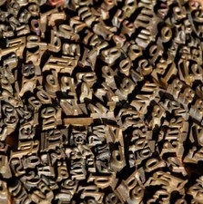 Lot de caractères à dorer police matériel de reliure dorure cuir bronze / laiton