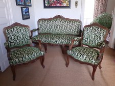 SALON DE STYLE LOUIS XV, Noyer, velours de Gêne, époque 20e