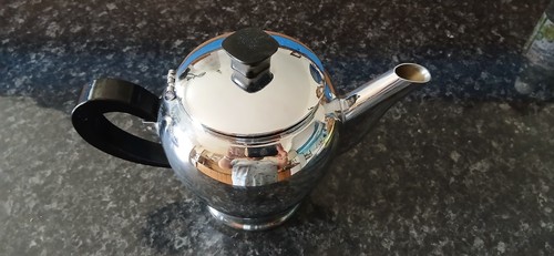 Belle cafetière chromée - , de