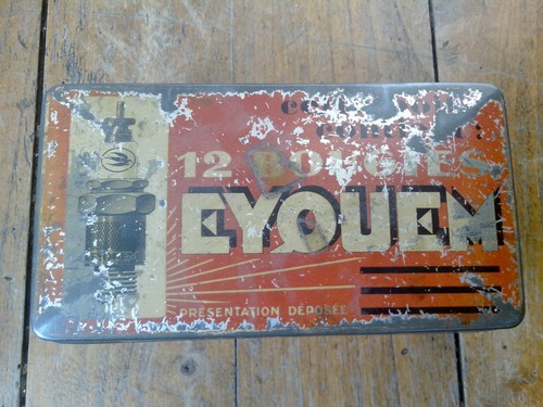 Ancienne boite tole - tole, "bougie