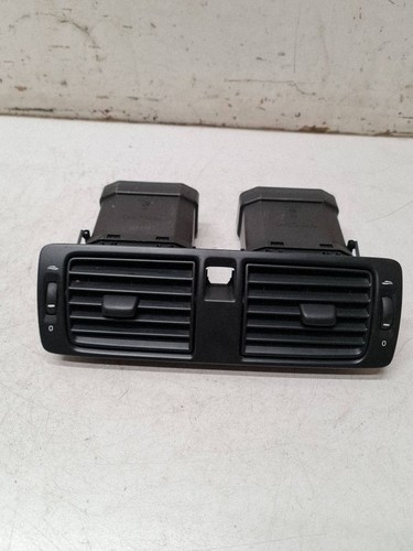 Volvo v50 2004 - volvo, grille