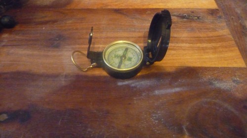 Ancienne boussole engineer - ancienne,