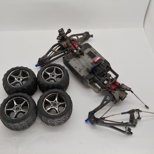 Missing parts traxxas revo - missing,