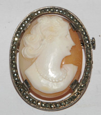 broche ancienne avec camée et