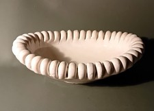 MADOURA anc. GRANDE COUPE CERAMIQUE blanche EMAILLEE plein feu SIGNE AU CACHET