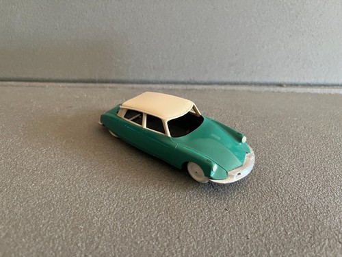 Ancienne voiture miniature - ancienne,