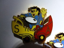 pin's citroen traction accident auto voiture car pin loupe enquete assurance