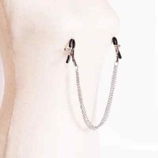 Pinces à tétons argent soumise BDSM sextoy fétish sexe chienne candaulisme hard